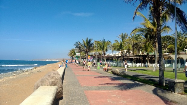 Melonerasin rantabulevardilla, etenkin Playa Melonerasin päässä, on enemmän tilaa kuin Playa del Inglésissä.