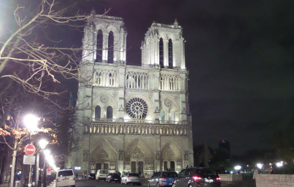 Notre Damen ympäristössä oli hiljaista.