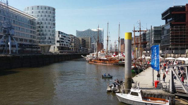 Hafencityssä riitti vipinää sataman syntymäpäiväjuhlien aikaan.